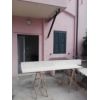 Casa di fila di 65 mq c.a. disposta su due livelli, con scopertino. Cos composta: piano terra da ingresso, soggiorno, cucinino e bagno. Piano primo: camera matrimoniale, cameretta e bagno. Soluzione abitabile o da ristrutturare. Porzione di casa/Indipendente