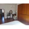 Casa di fila di 120 mq c.a. disposta su due livelli. Piano terra: ingresso, soggiorno con camino, cucina. Piano primo: camera matrimoniale, camera doppia e bagno (nuovo). Giardino esclusivo di 150 mq c.a (pozzo) e locale esterno con bagno come ricovero. C.e. GPorzione di casa/Indipendente