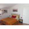 Attico arredato, di 80 mq con due terrazzi di 50 mq c.a., composto da: soggiorno con camino, cucina, camera matrimoniale, cameretta e due bagni. Soluzione del 2005 con finiture di pregio, parquet, aria condizionata. Garage e posto auto esterno. C.e. DAppartamento