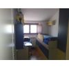 Attico arredato, di 80 mq con due terrazzi di 50 mq c.a., composto da: soggiorno con camino, cucina, camera matrimoniale, cameretta e due bagni. Soluzione del 2005 con finiture di pregio, parquet, aria condizionata. Garage e posto auto esterno. C.e. DAppartamento