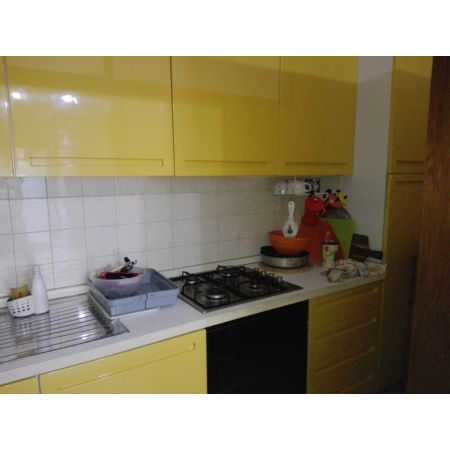 App.to, vicino al centro, di 75 mq c.a. con terrazzo di 90 mq c.a e cantina per posto bici. composta da: soggiorno, cucinotto, camera matrimoniale cameretta, ripostiglio e bagno. VENDUTO