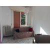 Villa in posizione semicentrale al piano rialzato di 145 mq c.a. con garage e taverna al piano seminterrato di pari metratura il tutto circondato da un giardino di 900 mq c.a. dove  possibile fare una piscina in quanto riservato. La soluzione va ristruttVilla Unifamiliare