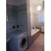 Appartamento, arredato, al primo piano di 80 mq c.a con ingresso indipendente, con pi balconi e garage di 25 mq c.a. Composto da: ampio soggiorno con angolo cucina, camera matrimoniale, cameretta e bagno con vasca e doccia, finestrato.  C.e. DAppartamento