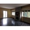 Villa, in zona passeggi, di ampia metratura disposta su tre livelli con giardino circostante. Al piano rialzato abbiamo un ampio soggiorno con camino e terrazzo, cucina, due camere e bagno. Piano primo: quattro camere, bagno e terrazzo. Piano seminterratoVilla Unifamiliare