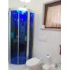 Trilocale arredato, a 400 metri dal mare, in zona residenziale, composto da: soggiorno con angolo cucina, camera matrimoniale, cameretta e bagno con doccia idromassaggio. La soluzione gode di due scoperti diretti. Aria condizionata. Garage. C.e. DAppartamento