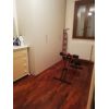 Zona passeggi, appartamento del 2007, al primo piano con ascensore, composto da: soggiorno con angolo cucina, camera matrimoniale e cameretta con parquet, bagno finestrato e garage. Nel prezzo  compreso cucina e armadio su misura. IN TRATTATIVAAppartamento