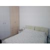 Appartamento al primo piano con mansarda, di 90 mq c.a., garage e posto auto nel cortile condominiale.
Composto da: soggiorno con angolo cottura, camera matrimoniale e bagno finestrato. Mansarda: camera, due ripostigli/altra camera, bagnetto. Arredata. UAppartamento