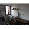 Bilocale con ingresso indipendente dallo scoperto di propriet. 
Ingresso, soggiorno con angolo cucina, camera matrimoniale e bagno. Tavernetta con bagno, cameretta e ripostiglio. C. e. FAppartamento