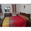 In centro storico, casa indipendente, su due livelli, di 70 mq c.a. Piano terra: soggiorno con angolo cucina. Piano primo: camera matrimoniale, bagno finestrato e studio. Ottime rifiniture. Arredata con mobili di ottima fattura. C.e. EPorzione di casa/Indipendente