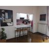 Casa di fila di 120 mq c.a., disposta su due livelli. Piano terra: ampio soggiorno con camino, cucina a vista, scoperto sul retro con lavanderia e bagno; piano primo: camera matrimoniale, camera doppia, cameretta/studio e bagno finestrato. Soluzione in buone condizioni con parquet nella zona notte. C.e: FPorzione di casa/Indipendente