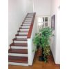 Casa di fila di 120 mq c.a., disposta su due livelli. Piano terra: ampio soggiorno con camino, cucina a vista, scoperto sul retro con lavanderia e bagno; piano primo: camera matrimoniale, camera doppia, cameretta/studio e bagno finestrato. Soluzione in buone condizioni con parquet nella zona notte. C.e: FPorzione di casa/Indipendente