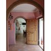Bifamiliare al piano rialzato con scoperto, composta da: ingresso, soggiorno, cucina, camera matrimoniale, due camere doppie, due bagni. Tramite una scala a chiocciola si accede alla taverna con camino e bagno. Soluzione ristrutturata: impianti termici, idraulici, elettrici, infissi, pavimentazione ecc.. E' munita di aria condizionata e allarme. C.e. FVilla Bifamiliare