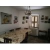 Casa indipendente di 95 mq c.a con scoperto di propriet, cantinetta, ripostiglio e garage per un totale di 35 mq c.a . Sottotetto abitabile , di pari metratura dell'abitazione. La soluzione potrebbe essere abitabile, ma  opportuno una ristrutturazione. Utilizzando le detrazioni fiscali potete personalizzare e realizzare i vostri desideri. Possibilit di comprare altro scoperto con magazzino.Porzione di casa/Indipendente