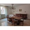 Casa indipendente in centro storico con giardino di propriet. Soluzioni rare sul mercato di Fano. Ideale per chi ama il centro storico ma nello stesso tempo non vuole rinunciare al piacere di vivere in uno spazio verde. La soluzione, nello stato di fatto,  cos composta: ampio ingresso al piano terra, salendo al primo piano troviamo il soggiorno, la cucina, il salotto, un tinello, quattro camerePorzione di casa/Indipendente