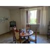 Casa indipendente in centro storico con giardino di propriet. Soluzioni rare sul mercato di Fano. Ideale per chi ama il centro storico ma nello stesso tempo non vuole rinunciare al piacere di vivere in uno spazio verde. La soluzione, nello stato di fatto,  cos composta: ampio ingresso al piano terra, salendo al primo piano troviamo il soggiorno, la cucina, il salotto, un tinello, quattro camerePorzione di casa/Indipendente