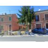 vendita,  Porzione di casa/Indipendente:  Per chi cerca un'abitazione non in condominio, proponiamo in vendita casa indipendente, a Cuccurano, libera su tre lati, con giardino esclusivo, box e ripostigli/cantine. L'immobile si presenta con un inizio di avanzamento lavori di ristrutturazione, pertanto ancora da finire e da definire in base alle proprie necessit. Nello stato di fatto si presenta al piano terra da: soggiorno, pranzo, cucino