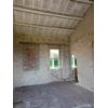 Casa indipendente, libera su tre lati. L'immobile si presenta con un inizio di avanzamento lavori di ristrutturazione, pertanto ancora da finire e da definire in base alle proprie necessit. Nello stato di fatto si presenta al piano terra da: soggiorno, pranzo, cucinotto, bagno. Primo piano: due camere e bagno. Scoperto con ripostigli e lavanderia/box. Ce. GPorzione di casa/Indipendente